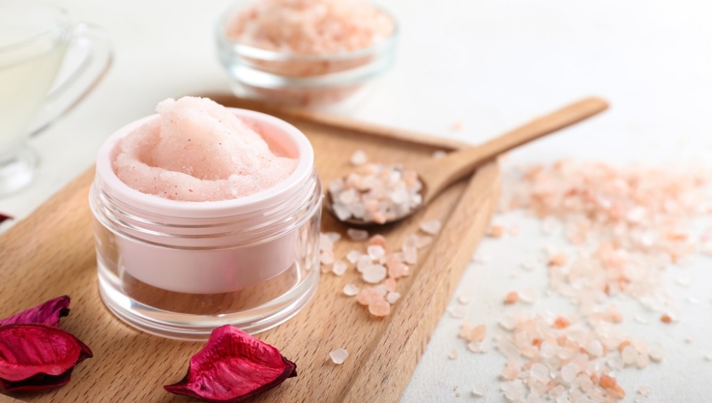 Gommage maison à 2 ingrédients pour une peau éclatante