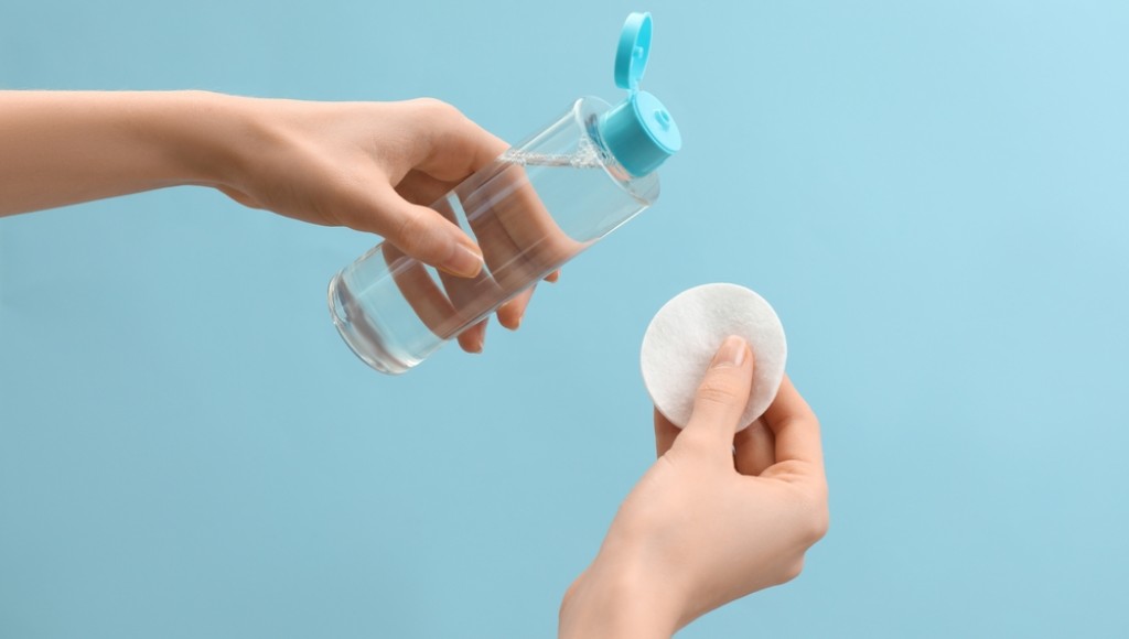 Démaquillant express à faire soi-même (et qui n’irrite pas)