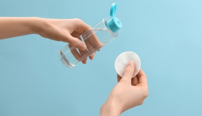 Démaquillant express à faire soi-même (et qui n’irrite pas)