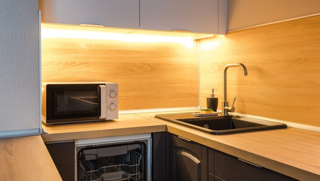 Optimiser l’espace dans une petite cuisine : astuces à petit prix