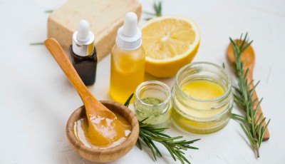 Soins naturels : les ingrédients à avoir absolument chez soi