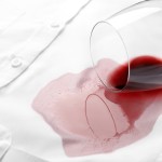Les meilleures astuces pour éliminer une tache de vin rouge