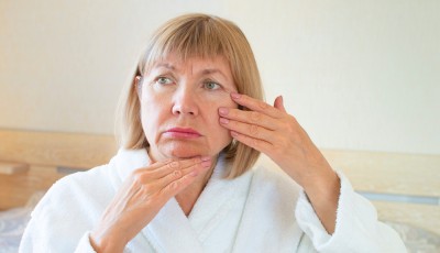 Ces habitudes du quotidien qui accélèrent le vieillissement de la peau