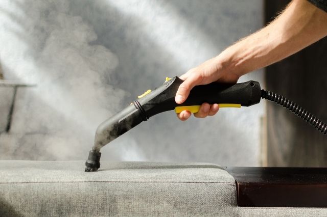 Nettoyeur vapeur ou produits classiques : que choisir ?