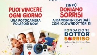 Concorso Amuchina \"Sorridi alla protezione\": Vinci fotocamere Polaroid Now Blun