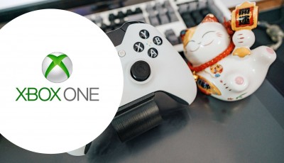 Remportez 1 lot composé de 1 console de jeux Xbox One customisée par Oskunk + 1 t-shirt + 1 poster