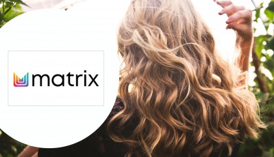Testez gratuitement la routine spéciale cheveux blonds de Matrix