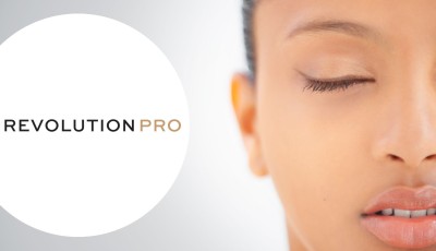 Testez gratuitement le Highlighter Snow White de Revolution Beauty