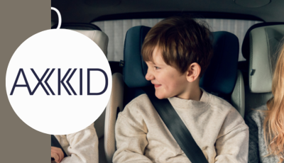 Testez gratuitement le siège auto rehausseur Up™ d\'Axkid