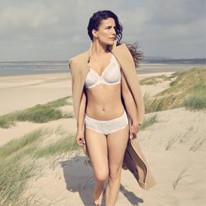 Recevez gratuitement le soutien-gorge Flower Elegance