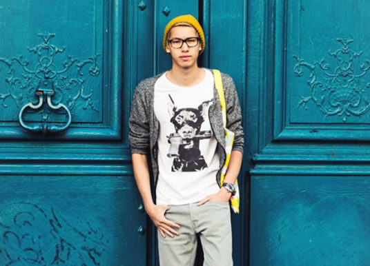 Recevez gratuitement un tee-shirt imprimé NO COMMENT Paris