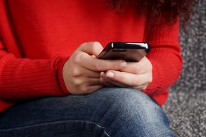 Comment se protéger des ondes émises par le téléphone portable ?