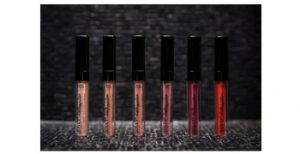 Testez gratuitement le rouge à lèvres liquide mat repulpant de Joyce Paris